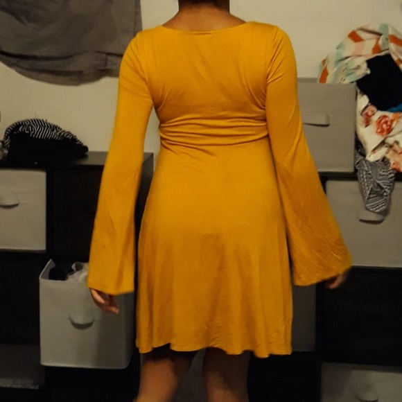 Yellow dress - Picture 3 of 3